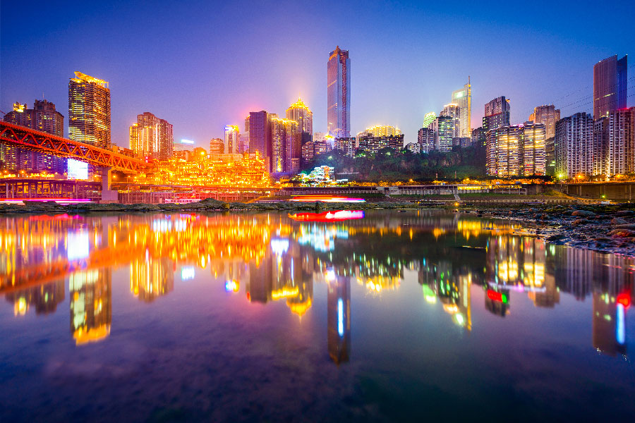 chongqing de noche con vista a la ciudad